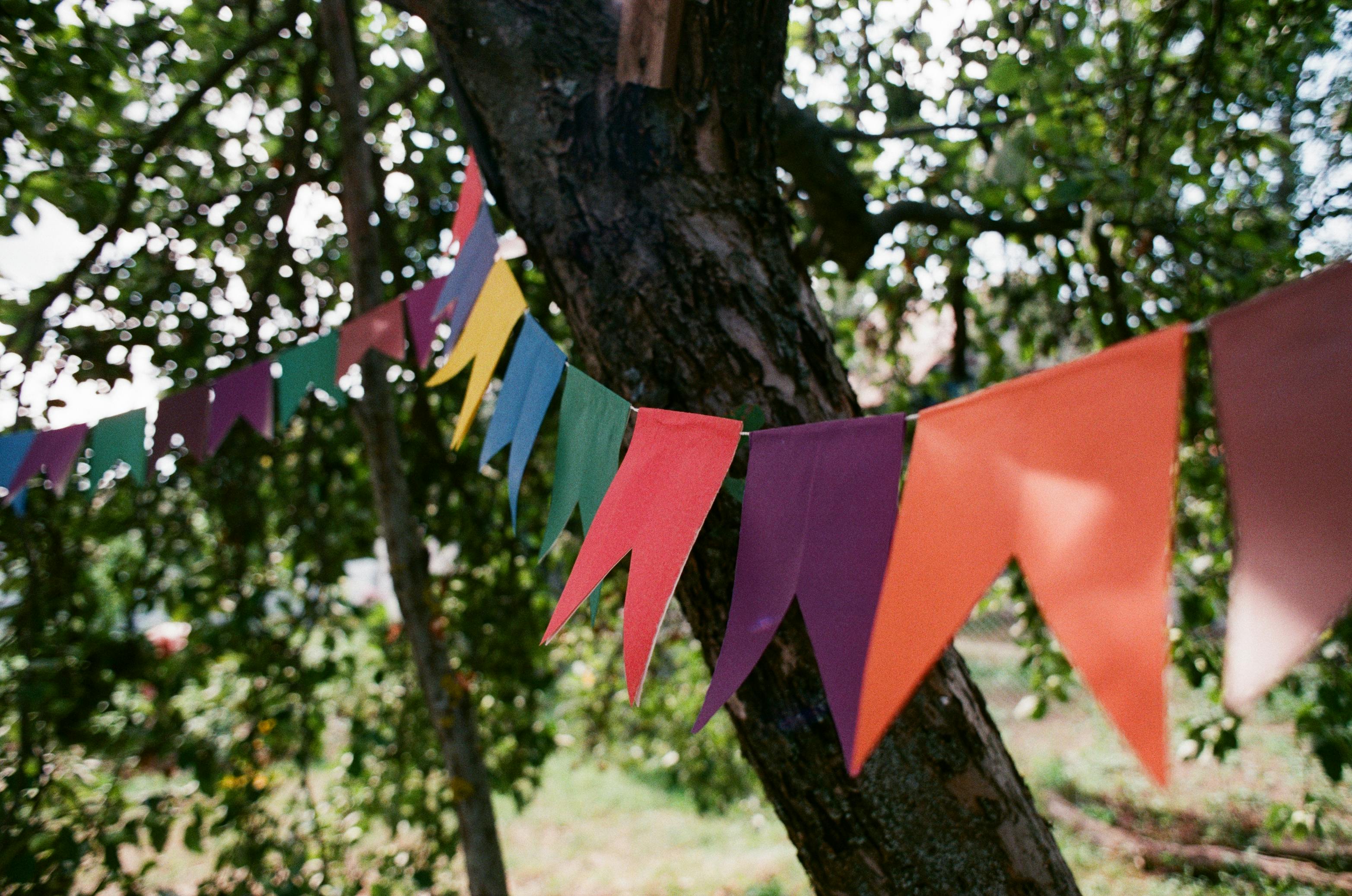 Das Bild zeit eine bunte Wimpel